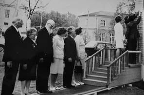 А. С. Новосёлова принимала участие в открытии памятника основоположнику кормопроизводства и луговодства, основателю института кормов В. Р. Вильямсу. Это событие состоялось в 1972 году.