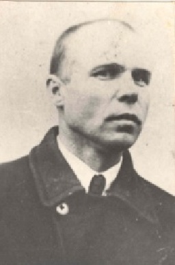 Командир отделения сержант КЛУШИН Владимир Александрович (1900–1941). До 1991 г. числился без вести пропавшим.
